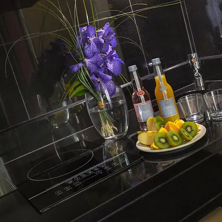 Le Patio Bastille Hotel