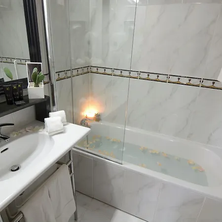 Le Patio Bastille Hotel 3*