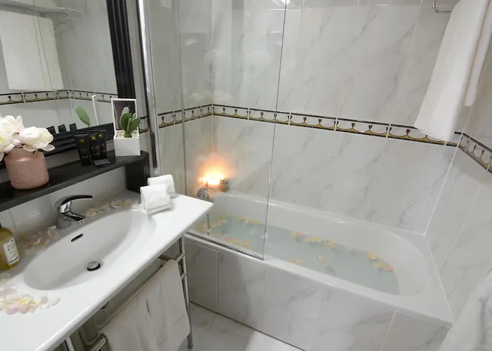 Hotel Le Patio Bastille 3*