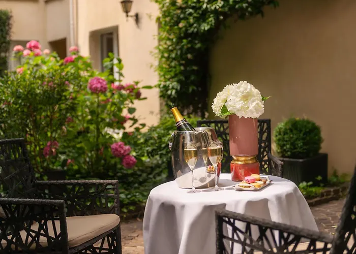 Le Patio Bastille Hotel 3*