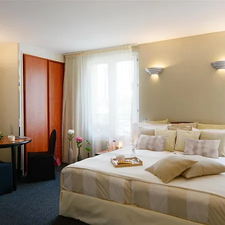 Le Patio Bastille מלון 3*
