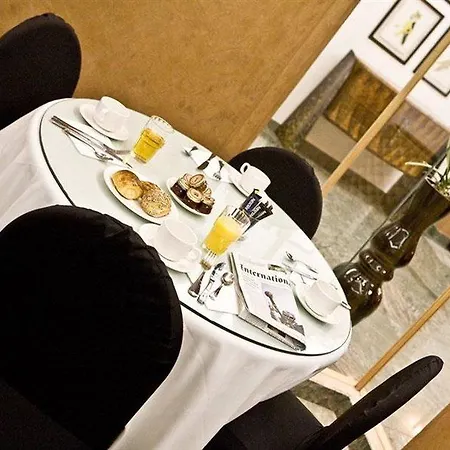 Le Patio Bastille מלון 3*