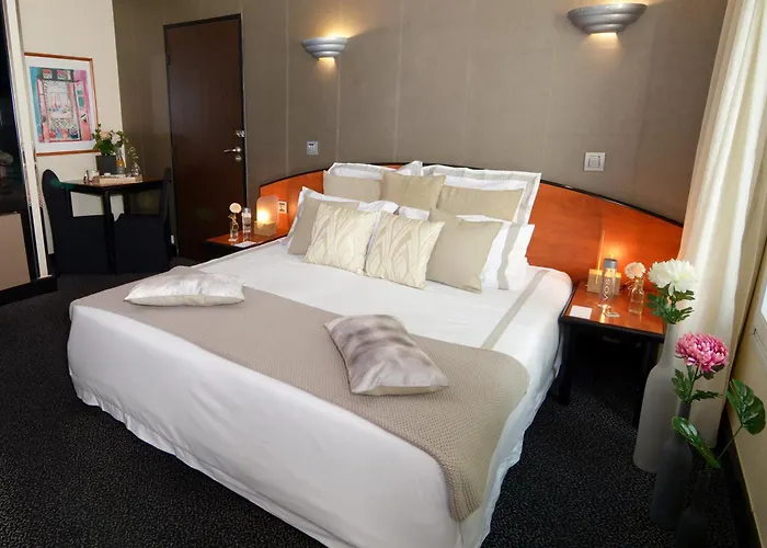 Le Patio Bastille Hotel 3*